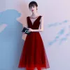 Piękne Królewski Niebieski Homecoming Sukienki Na Studniówke 2020 Princessa Przezroczyste Wycięciem Bez Rękawów Rhinestone Cekiny Długość Herbaty Wzburzyć Bez Pleców Sukienki Wizytowe