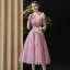 Chic / Belle Rougissant Rose de retour Robe De Graduation 2020 Princesse De l'épaule Manches Courtes Appliques En Dentelle Perlage Perle Thé Longueur Volants Dos Nu