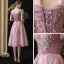 Chic / Belle Rougissant Rose de retour Robe De Graduation 2020 Princesse De l'épaule Manches Courtes Appliques En Dentelle Perlage Perle Thé Longueur Volants Dos Nu