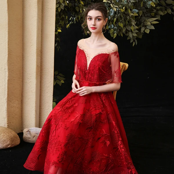 Chic / Belle Bordeaux de retour Robe De Graduation Avec Châle 2020 Princesse Transparentes Encolure Carrée Sans Manches Appliques En Dentelle Faux Diamant Thé Longueur Volants Dos Nu Robe De Ceremonie