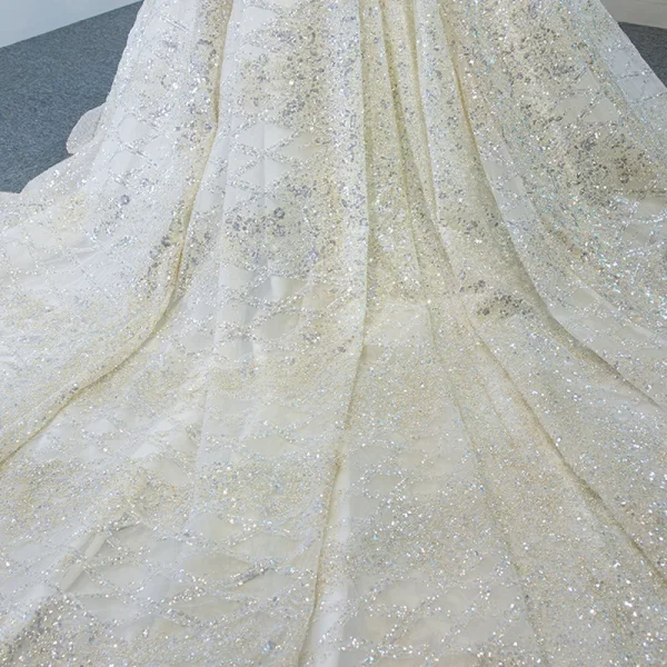 Luxe Ivoire La Mariée Robe De Mariée 2020 Robe Boule Encolure Carrée Sans Manches Dos Nu Fait main Perlage Paillettes Chapel Train Volants