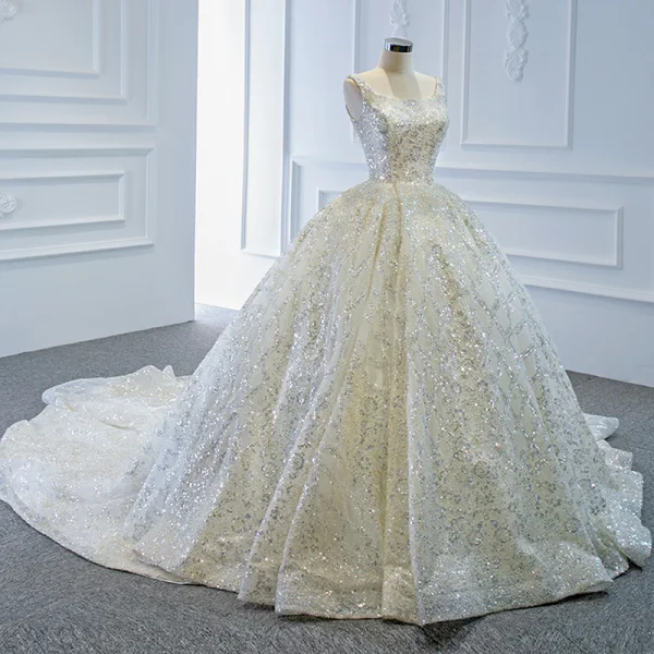 Luxe Ivoire La Mariée Robe De Mariée 2020 Robe Boule Encolure Carrée Sans Manches Dos Nu Fait main Perlage Paillettes Chapel Train Volants