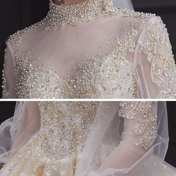 Viktorianischer Stil Champagner Hochzeits Brautkleider / Hochzeitskleider 2020 Ballkleid Durchsichtige Stehkragen Geschwollenes Lange Ärmel Rückenfreies Handgefertigt Perlenstickerei Perle Applikationen Spitze Königliche Schleppe
