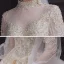 Viktorianischer Stil Champagner Hochzeits Brautkleider / Hochzeitskleider 2020 Ballkleid Durchsichtige Stehkragen Geschwollenes Lange Ärmel Rückenfreies Handgefertigt Perlenstickerei Perle Applikationen Spitze Königliche Schleppe