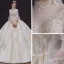 Viktorianischer Stil Champagner Hochzeits Brautkleider / Hochzeitskleider 2020 Ballkleid Durchsichtige Stehkragen Geschwollenes Lange Ärmel Rückenfreies Handgefertigt Perlenstickerei Perle Applikationen Spitze Königliche Schleppe