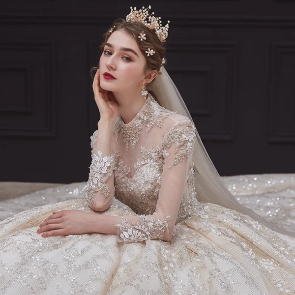 Luxe Champagne La Mariée Robe De Mariée 2020 Robe Boule Transparentes Col Haut 3/4 Manches Dos Nu Appliques En Dentelle Paillettes Perlage Royal Train Volants