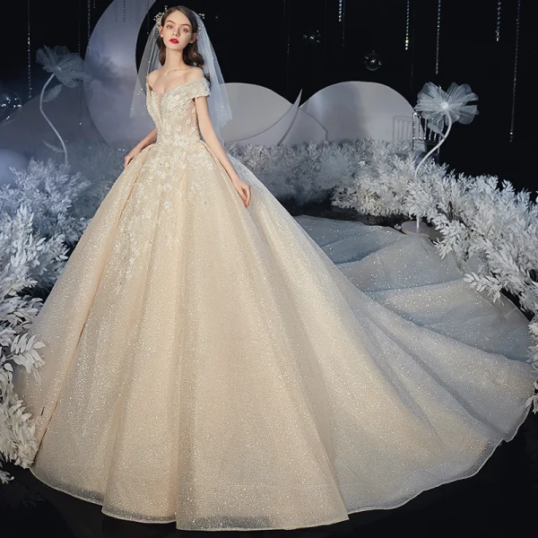 Élégant Champagne La Mariée Robe De Mariée 2020 Robe Boule De l'épaule Manches Courtes Dos Nu Appliques En Dentelle Perlage Glitter Tulle Royal Train Volants