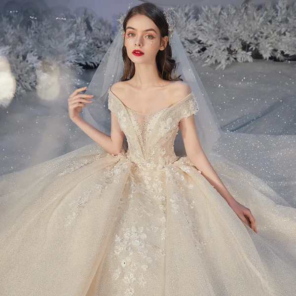 Élégant Champagne La Mariée Robe De Mariée 2020 Robe Boule De l'épaule Manches Courtes Dos Nu Appliques En Dentelle Perlage Glitter Tulle Royal Train Volants