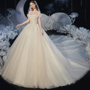 Romantisch Champagne Bruids Trouwjurken 2020 Baljurk Uit De Schouder Korte Mouwen Ruglooze Glans Tule Appliques Kant Kralen Cathedral Train Ruche