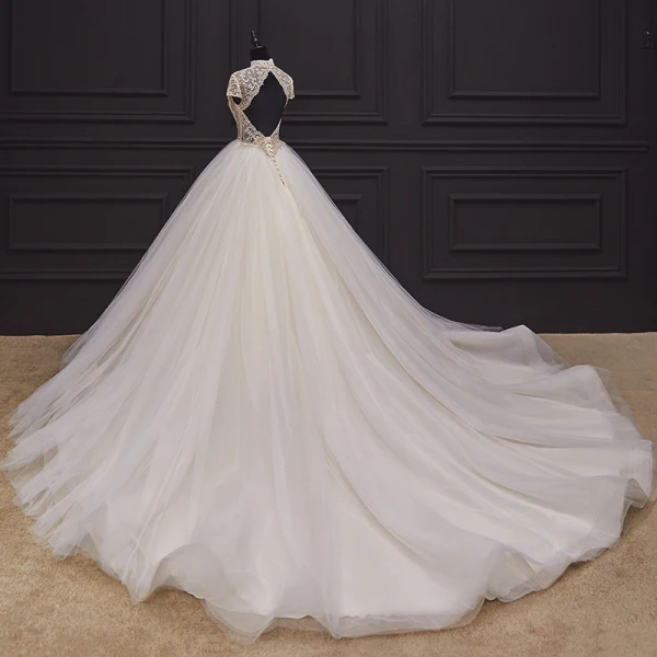 Illusion Ivory / Creme Hochzeits Brautkleider / Hochzeitskleider 2020 Ballkleid Durchsichtige Stehkragen Kurze Ärmel Rückenfreies Handgefertigt Perlenstickerei Kapelle-Schleppe