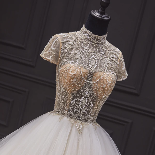 Illusion Ivory / Creme Hochzeits Brautkleider / Hochzeitskleider 2020 Ballkleid Durchsichtige Stehkragen Kurze Ärmel Rückenfreies Handgefertigt Perlenstickerei Kapelle-Schleppe
