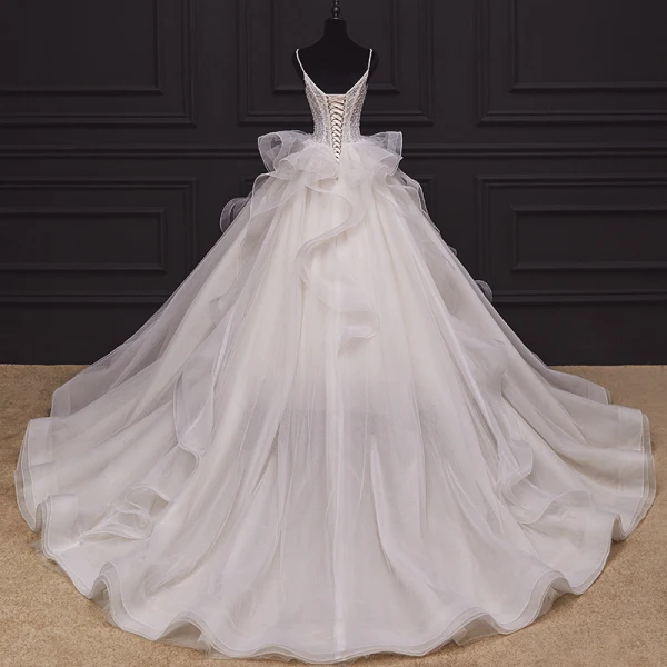 Luxus / Herrlich Champagner Hochzeits Brautkleider / Hochzeitskleider 2020 Ballkleid Spaghettiträger Kurze Ärmel Rückenfreies Applikationen Spitze Perlenstickerei Kapelle-Schleppe Rüschen