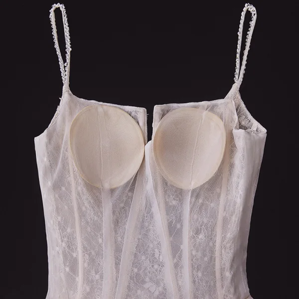 Luxus / Herrlich Champagner Hochzeits Brautkleider / Hochzeitskleider 2020 Ballkleid Spaghettiträger Kurze Ärmel Rückenfreies Applikationen Spitze Perlenstickerei Kapelle-Schleppe Rüschen