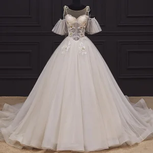Illusion Champagne Brud Bröllopsklänningar 2020 Balklänning Genomskinliga Urringning Korta Ärm Halterneck Appliqués Blomma Beading Chapel Train Ruffle