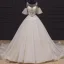 Illusion Champagner Hochzeits Brautkleider / Hochzeitskleider 2020 Ballkleid Durchsichtige Rundhalsausschnitt Kurze Ärmel Rückenfreies Applikationen Blumen Perlenstickerei Kapelle-Schleppe Rüschen