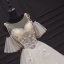Illusion Champagner Hochzeits Brautkleider / Hochzeitskleider 2020 Ballkleid Durchsichtige Rundhalsausschnitt Kurze Ärmel Rückenfreies Applikationen Blumen Perlenstickerei Kapelle-Schleppe Rüschen