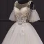 Illusion Champagner Hochzeits Brautkleider / Hochzeitskleider 2020 Ballkleid Durchsichtige Rundhalsausschnitt Kurze Ärmel Rückenfreies Applikationen Blumen Perlenstickerei Kapelle-Schleppe Rüschen