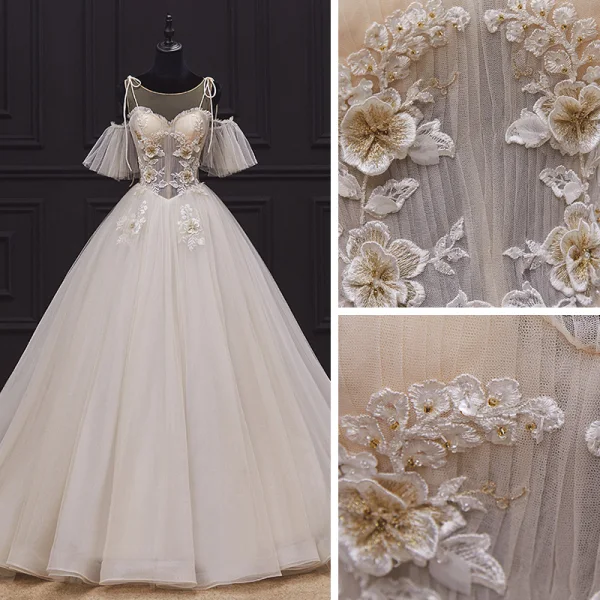 Illusion Champagner Hochzeits Brautkleider / Hochzeitskleider 2020 Ballkleid Durchsichtige Rundhalsausschnitt Kurze Ärmel Rückenfreies Applikationen Blumen Perlenstickerei Kapelle-Schleppe Rüschen