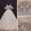Illusion Champagner Hochzeits Brautkleider / Hochzeitskleider 2020 Ballkleid Durchsichtige Rundhalsausschnitt Kurze Ärmel Rückenfreies Applikationen Blumen Perlenstickerei Kapelle-Schleppe Rüschen