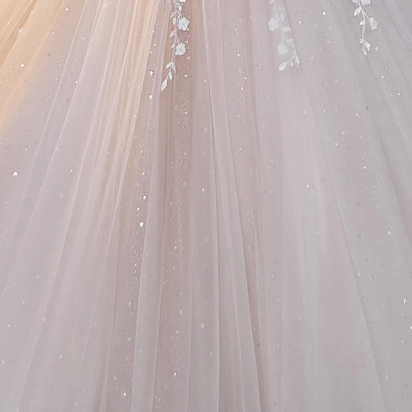 Romantique Champagne La Mariée Robe De Mariée 2020 Robe Boule Transparentes Col v profond Manches Courtes Dos Nu Appliques En Dentelle Perlage Étoile Paillettes Glitter Tulle Cathedral Train Volants