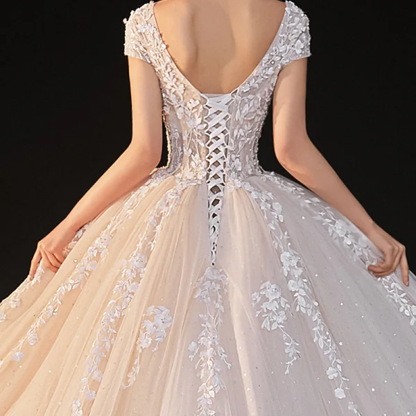 Romantique Champagne La Mariée Robe De Mariée 2020 Robe Boule Transparentes Col v profond Manches Courtes Dos Nu Appliques En Dentelle Perlage Étoile Paillettes Glitter Tulle Cathedral Train Volants