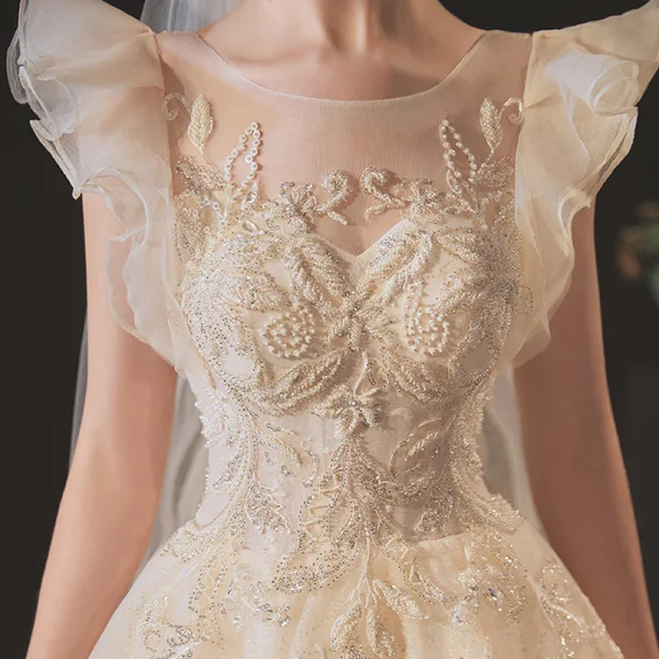 Chic / Belle Champagne La Mariée Robe De Mariée 2020 Robe Boule Transparentes Encolure Dégagée Sans Manches Dos Nu Appliques En Dentelle Perlage Glitter Tulle Chapel Train Volants