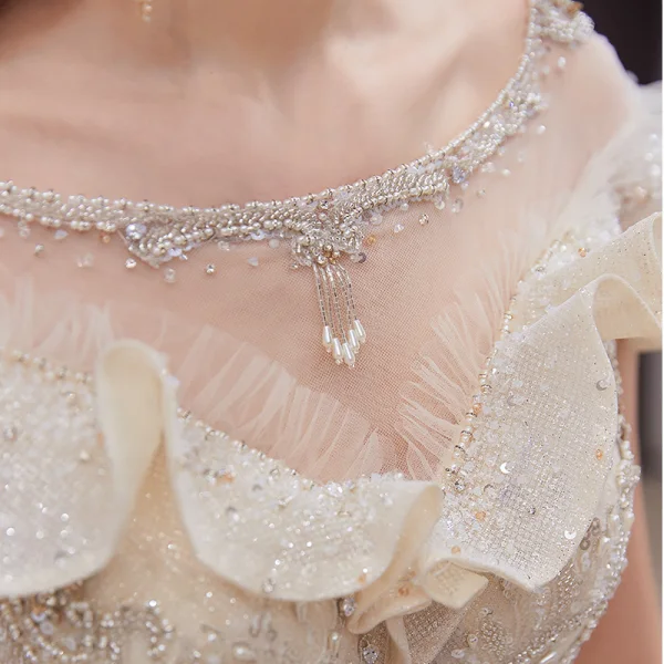 Vintage / Originale Champagne La Mariée Robe De Mariée 2020 Robe Boule Transparentes Encolure Carrée Manches Courtes Dos Nu Perlage Appliques En Dentelle Paillettes Glitter Tulle Cathedral Train Volants