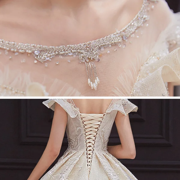 Vintage / Originale Champagne La Mariée Robe De Mariée 2020 Robe Boule Transparentes Encolure Carrée Manches Courtes Dos Nu Perlage Appliques En Dentelle Paillettes Glitter Tulle Cathedral Train Volants