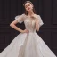 Style Victorien Champagne La Mariée Robe De Mariée 2020 Robe Boule Transparentes Encolure Dégagée Gonflée Manches Courtes Dos Nu Perlage Appliques En Dentelle Paillettes Cathedral Train Volants