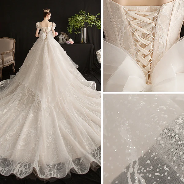 Vintage / Originale Style Victorien Champagne La Mariée Robe De Mariée 2020 Robe Boule Encolure Carrée Gonflée Manches Courtes Dos Nu Appliques Paillettes Glitter Tulle Cathedral Train