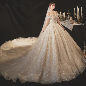 Élégant Champagne La Mariée Robe De Mariée 2020 Robe Boule De L 039 Épaule Manches Courtes Dos Nu Appliques En Dentelle Paillettes Perlage Cathedral Train Volants