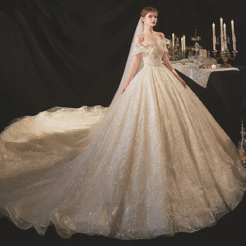 Eleganta Champagne Brud Bröllopsklänningar 2020 Balklänning Av Axeln Korta Ärm Halterneck Appliqués Spets Paljetter Beading Cathedral Train Ruffle
