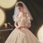 Élégant Champagne La Mariée Robe De Mariée 2020 Robe Boule De l'épaule Manches Courtes Dos Nu Appliques En Dentelle Paillettes Perlage Cathedral Train Volants