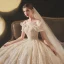 Élégant Champagne La Mariée Robe De Mariée 2020 Robe Boule De l'épaule Manches Courtes Dos Nu Appliques En Dentelle Paillettes Perlage Cathedral Train Volants