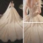 Élégant Champagne La Mariée Robe De Mariée 2020 Robe Boule De l'épaule Manches Courtes Dos Nu Appliques En Dentelle Paillettes Perlage Cathedral Train Volants