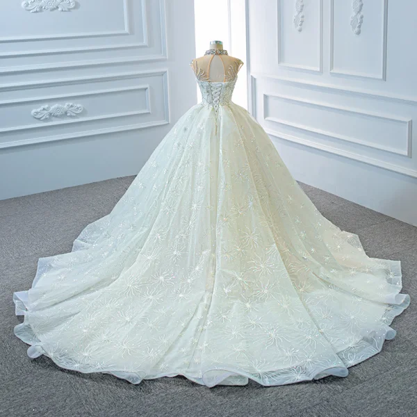 Luxus / Herrlich Weiß Durchsichtige Hochzeits Brautkleider / Hochzeitskleider 2020 Ballkleid Stehkragen Kurze Ärmel Rückenfreies Handgefertigt Perlenstickerei Pailletten Kapelle-Schleppe Rüschen