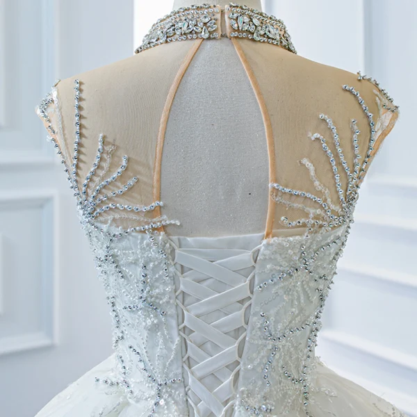 Luxus / Herrlich Weiß Durchsichtige Hochzeits Brautkleider / Hochzeitskleider 2020 Ballkleid Stehkragen Kurze Ärmel Rückenfreies Handgefertigt Perlenstickerei Pailletten Kapelle-Schleppe Rüschen