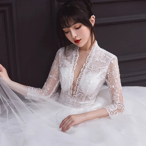 Vintage / Originale Blanche La Mariée Robe De Mariée 2020 Empire Transparentes Col v profond 3/4 Manches Appliques En Dentelle Perlage Volants Tribunal Train