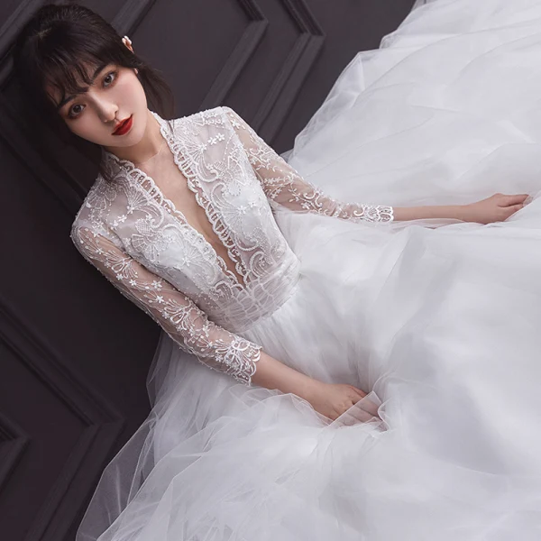 Vintage / Originale Blanche La Mariée Robe De Mariée 2020 Empire Transparentes Col v profond 3/4 Manches Appliques En Dentelle Perlage Volants Tribunal Train