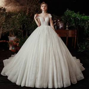 High End Elfenben Bryllups Brudekjoler 2020 Ballkjole Gjennomsiktig Scoop Halsen Korte Ermer Ryggløse Appliques Blonder Beading Perle Cathedral Train