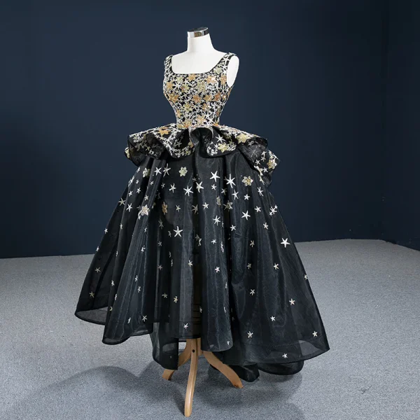Vintage / Originale Quinceañera Noire Robe De Bal 2020 Robe Boule Encolure Carrée Sans Manches Étoile Brodé Paillettes Asymétrique Dos Nu Volants Robe De Ceremonie