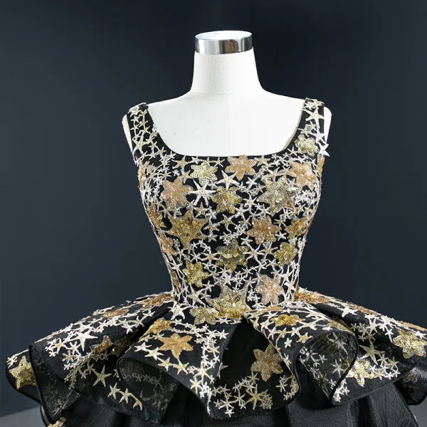 Vintage / Originale Quinceañera Noire Robe De Bal 2020 Robe Boule Encolure Carrée Sans Manches Étoile Brodé Paillettes Asymétrique Dos Nu Volants Robe De Ceremonie