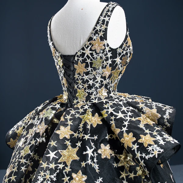Vintage / Originale Quinceañera Noire Robe De Bal 2020 Robe Boule Encolure Carrée Sans Manches Étoile Brodé Paillettes Asymétrique Dos Nu Volants Robe De Ceremonie