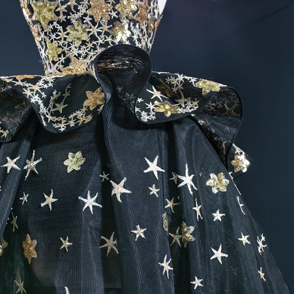 Vintage / Originale Quinceañera Noire Robe De Bal 2020 Robe Boule Encolure Carrée Sans Manches Étoile Brodé Paillettes Asymétrique Dos Nu Volants Robe De Ceremonie