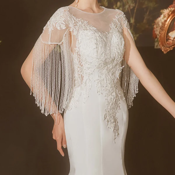 Chic / Belle Ivoire Satin Transparentes Robe De Mariée 2020 Trompette / Sirène Encolure Dégagée Manches Courtes Perlage Gland Appliques En Dentelle Tribunal Train