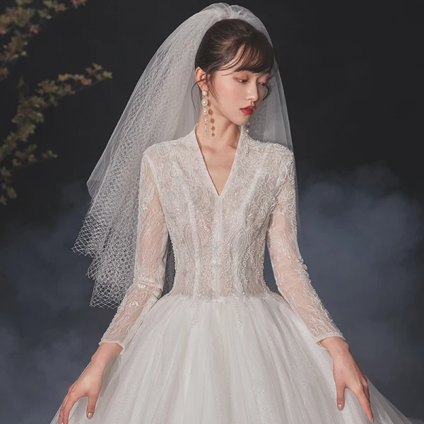 Vintage / Retro White Bridal Wedding Dresses 2020 Ball Gown V-Neck Long Sleeve Beading Glitter Tulle Sequins Cathedral Train Ruffle