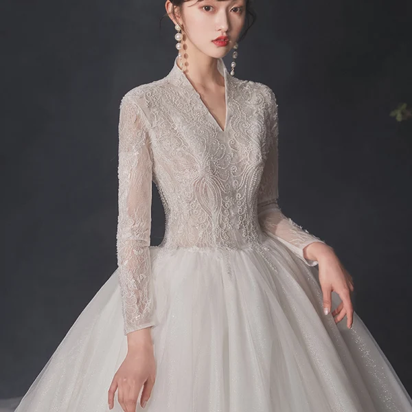 Vintage / Retro White Bridal Wedding Dresses 2020 Ball Gown V-Neck Long Sleeve Beading Glitter Tulle Sequins Cathedral Train Ruffle