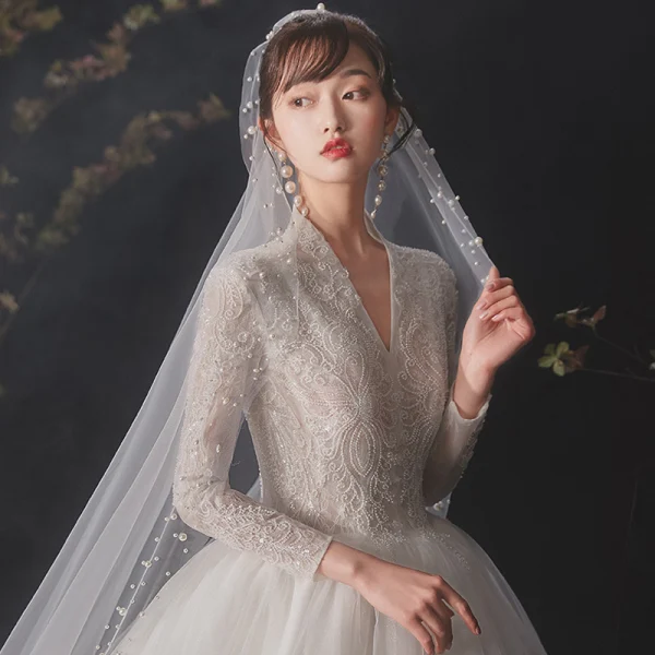 Vintage / Retro White Bridal Wedding Dresses 2020 Ball Gown V-Neck Long Sleeve Beading Glitter Tulle Sequins Cathedral Train Ruffle
