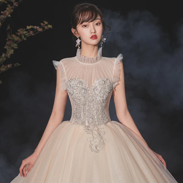 Vintage / Originale Champagne Transparentes La Mariée Robe De Mariée 2020 Robe Boule Col Haut Sans Manches Dos Nu Perlage Perle Glitter Tulle Paillettes Cathedral Train Volants