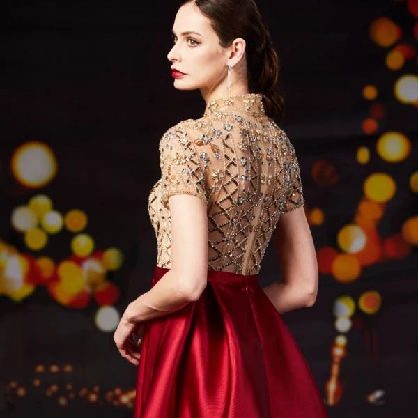 Vintage / Originale Rouge Satin Robe De Bal 2020 Princesse Transparentes Col Haut Manches Courtes Perlage Faux Diamant Paillettes Train De Balayage Volants Robe De Ceremonie